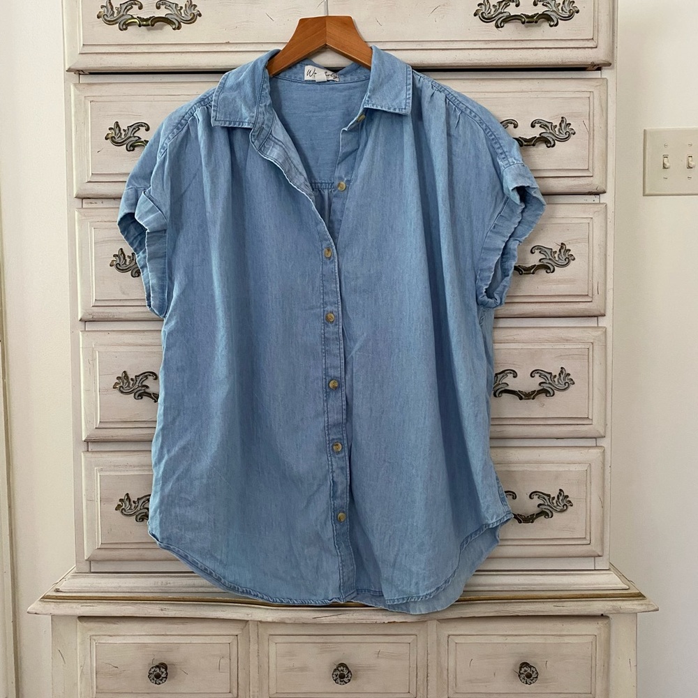 Vici Chambray Button Shirt - Small. Perfect condition